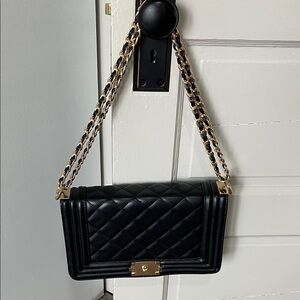 Chic Black Quilted Shoulder Bag with Gold Accents